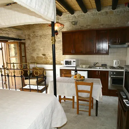 Leonidas Village Goudhi