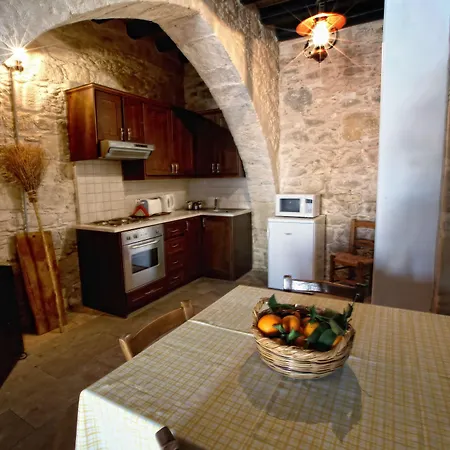 Leonidas Village