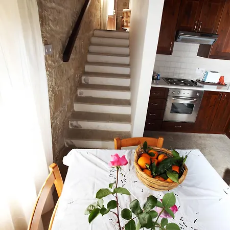 Leonidas Village Apartmán *