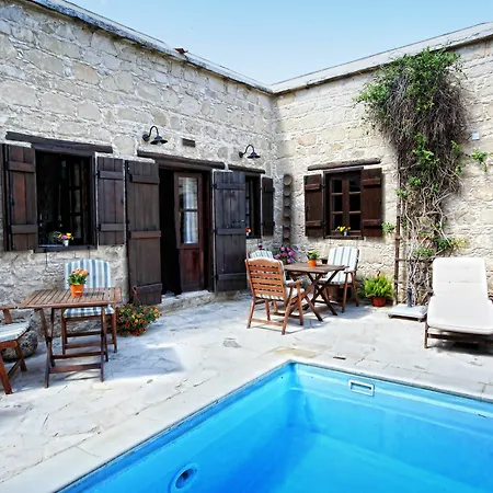Leonidas Village Apartmán Goudhi